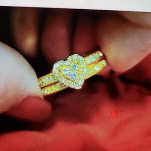 NWT 2PC Engagement setrhinestones heart shape, gold tone size 7